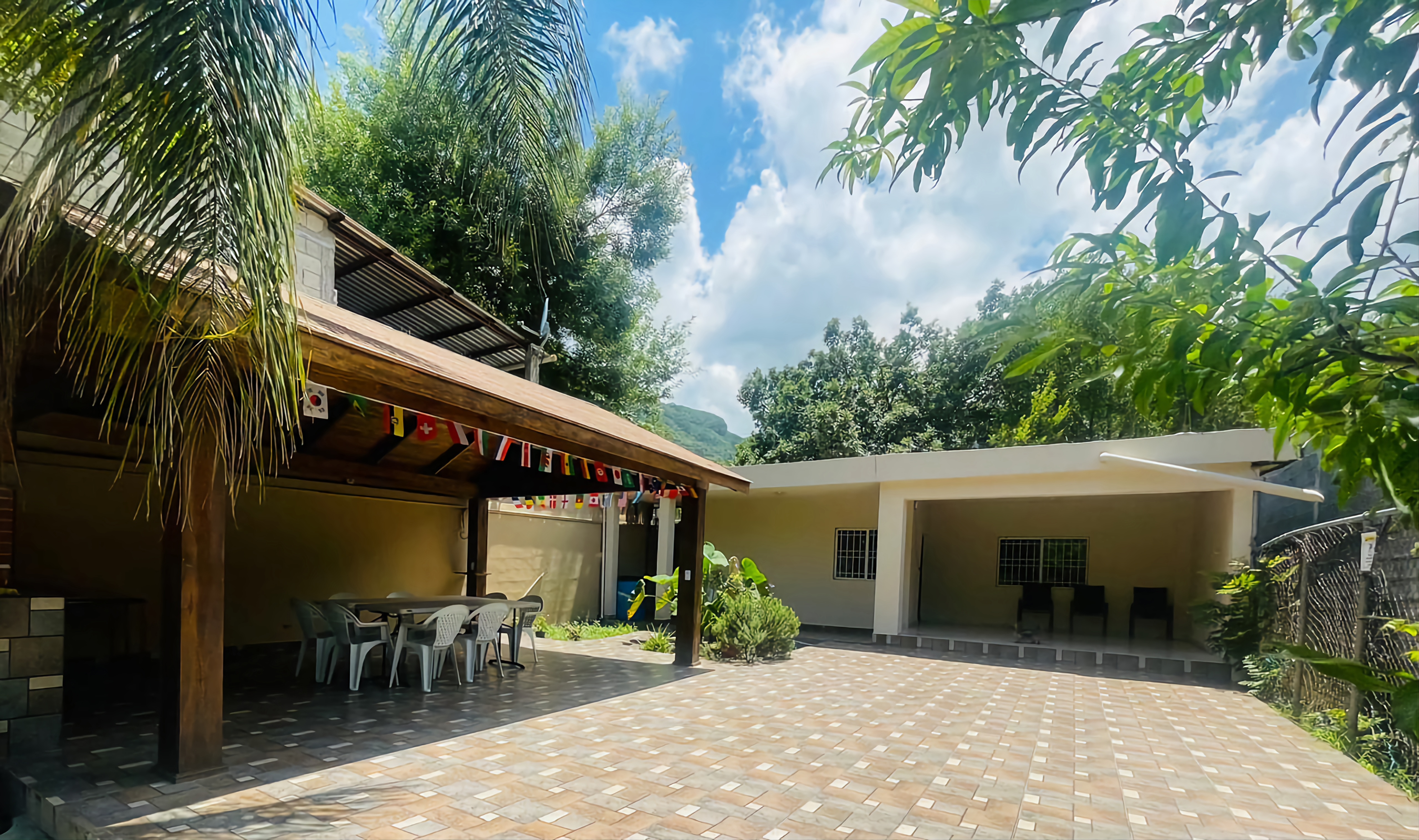 Exterior 5
